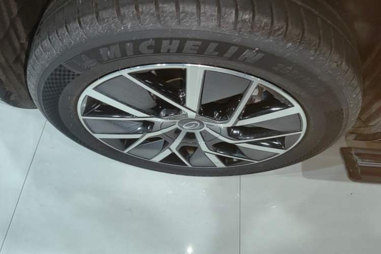 Used GAC Trumpchi Xiangwang S7 2025 180km Ultra All-Wheel Drive LiDAR Edition Right Rear Wheel Hub