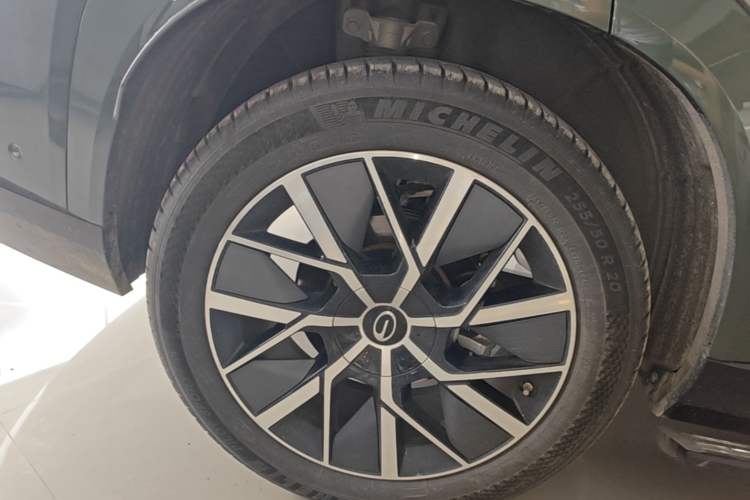 Used GAC Trumpchi Xiangwang S7 2025 180km Ultra All-Wheel Drive LiDAR Edition Right Rear Wheel Hub