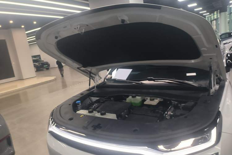Used GAC Trumpchi Xiangwang S7 2025 205 km Max LiDAR Version Engine Bay