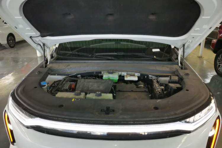 Used GAC Trumpchi Xiangwang S7 2025 205 km Max Version Engine Bay