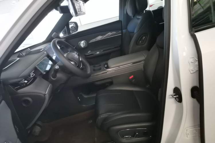 Used GAC Trumpchi Xiangwang S7 2025 205 km Max Version Left Front Seat