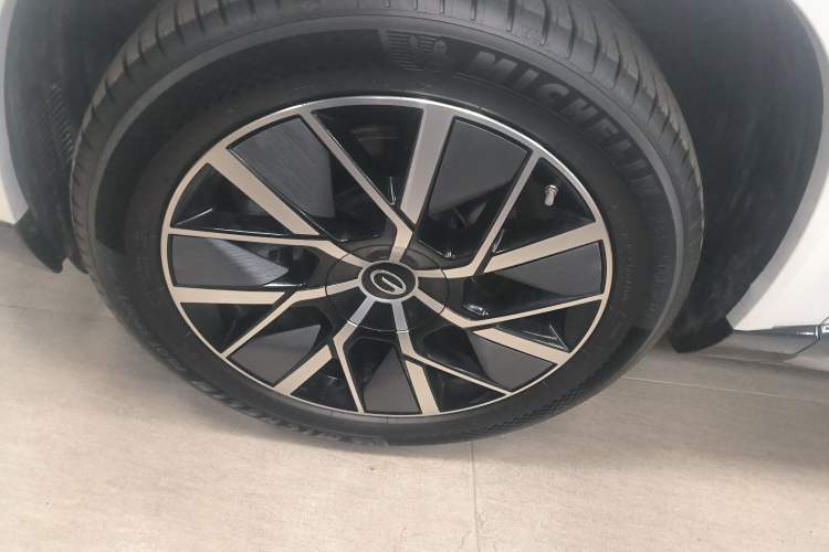 Used GAC Trumpchi Xiangwang S7 2025 205 km Max LiDAR Version Left Front Wheel Hub