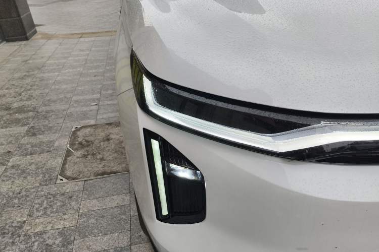 Used GAC Trumpchi Xiangwang S7 2025 180km Ultra All-Wheel Drive LiDAR Edition Right Front Headlight