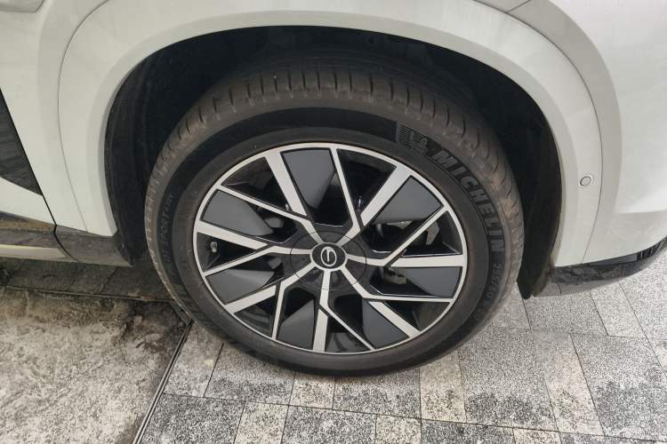 Used GAC Trumpchi Xiangwang S7 2025 180km Ultra All-Wheel Drive LiDAR Edition Right Front Wheel Hub