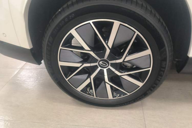 Used GAC Trumpchi Xiangwang S7 2025 205 km Max LiDAR Version Right Rear Wheel Hub