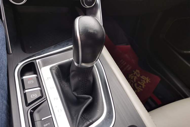 Used Geely Auto Binray 2018 14T CVT Binyi Edition Gear Lever