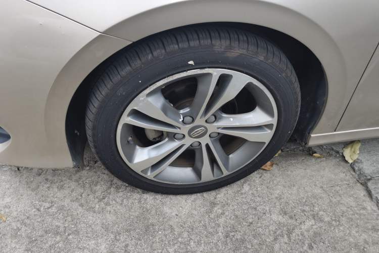 Used Geely Auto Binray 2018 14T CVT Binyi Edition Left Front Wheel Hub