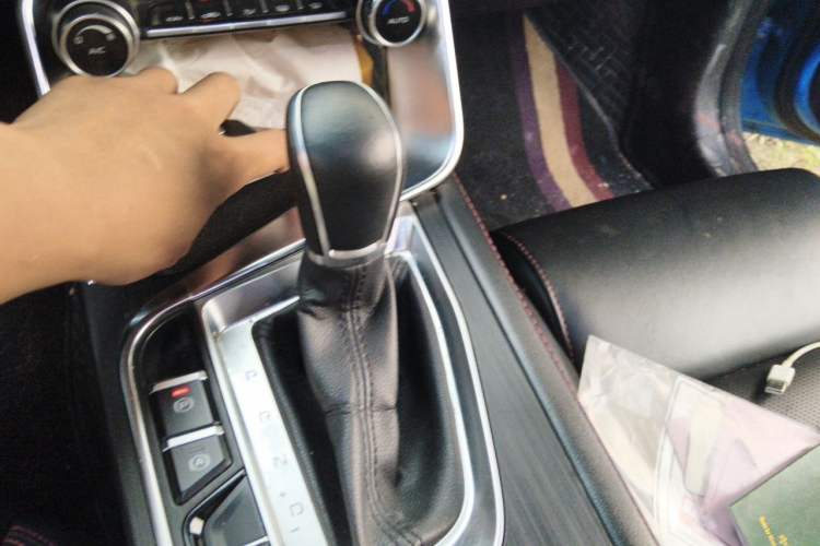 Used Geely Auto Binray 2018 14T CVT Binyi Edition Gear Lever