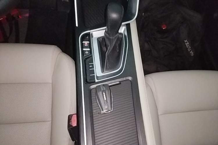 Used Geely Auto Binray 2018 14T CVT Binyi Edition Gear Lever