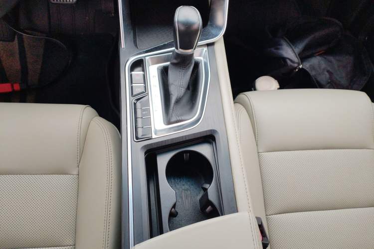 Used Geely Auto Binray 2018 14T CVT Binyi Edition Gear Lever
