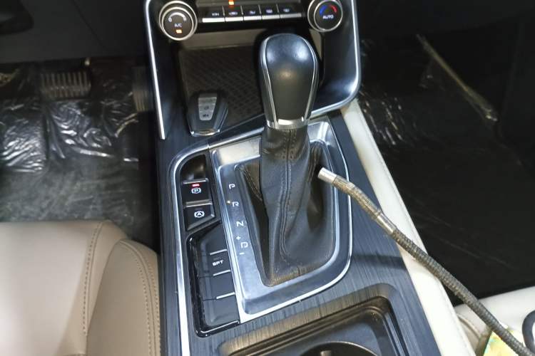 Used Geely Auto Binray 2018 14T CVT Binyi Edition Gear Lever