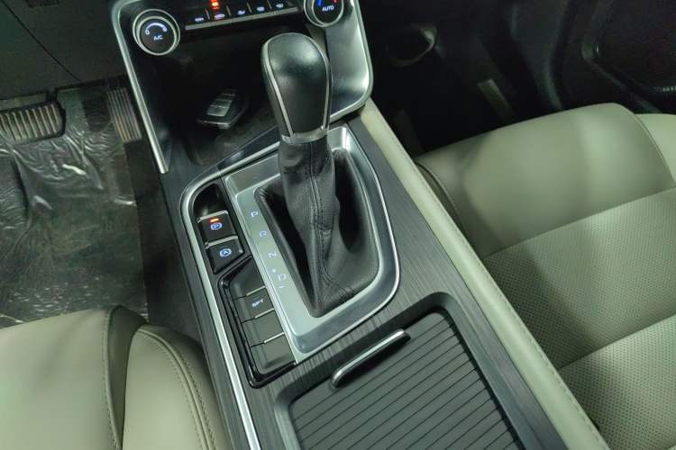 Used Geely Auto Binray 2018 14T CVT Binyi Edition Gear Lever