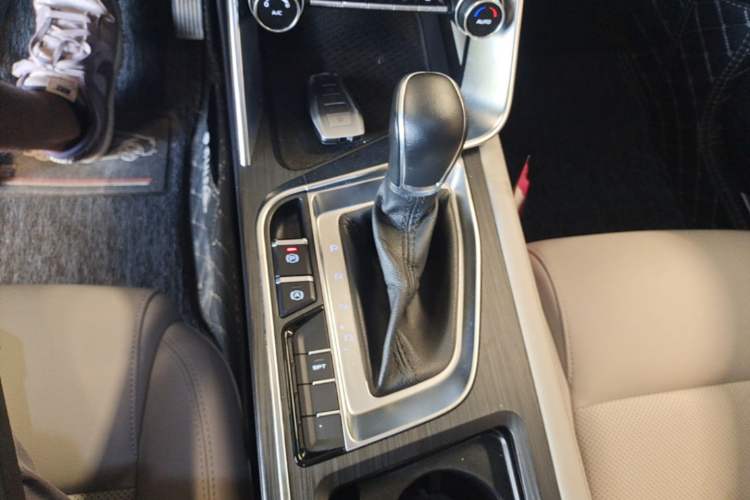 Used Geely Auto Binray 2018 14T CVT Binyi Edition Gear Lever
