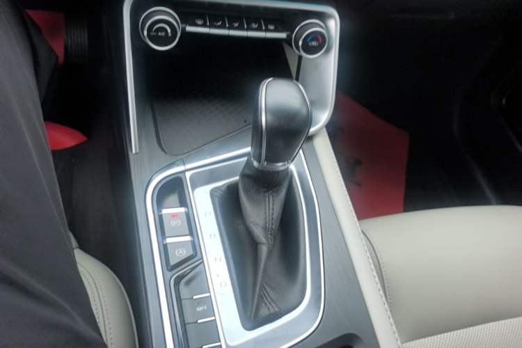 Used Geely Auto Binray 2018 14T CVT Colorful Edition Gear Lever