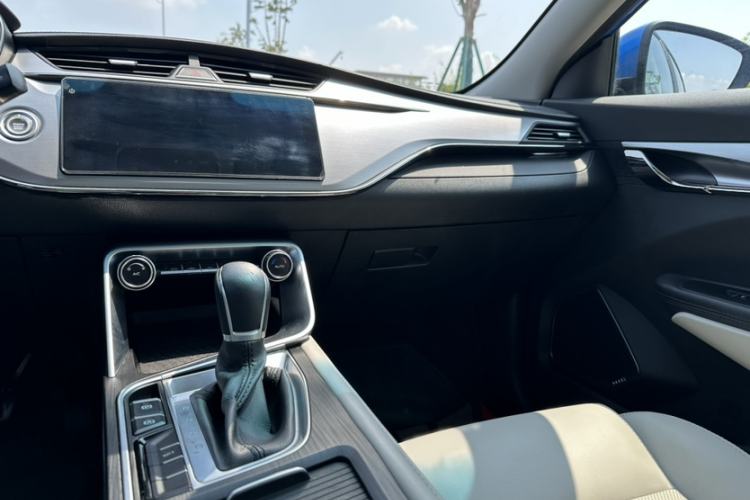 Used Geely Auto Binray 2018 14T CVT Binyi Edition Gear Lever