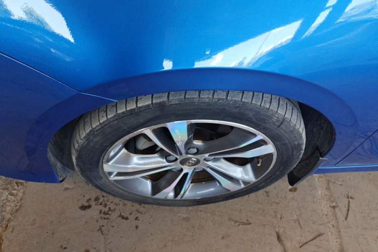 Used Geely Auto Binray 2018 14T CVT Binyi Edition Left Front Wheel Hub