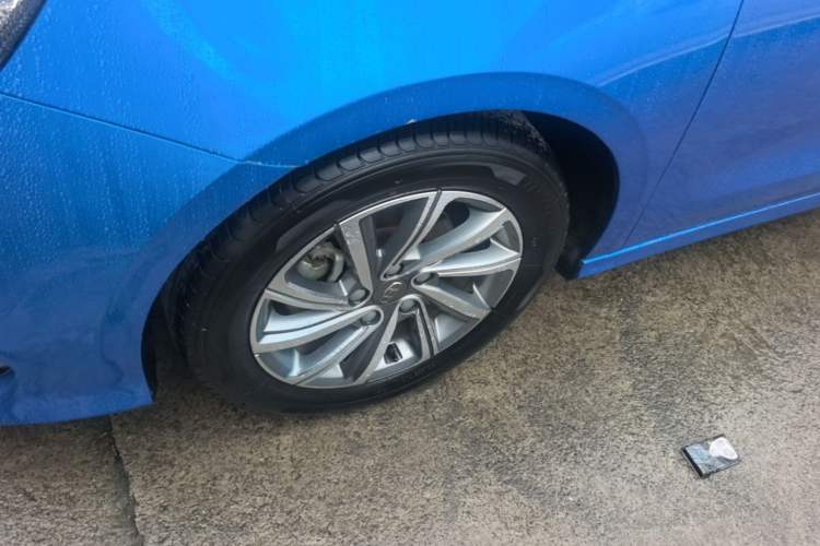 Used Geely Auto Binray 2018 14T CVT Colorful Edition Left Front Wheel Hub