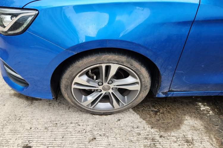 Used Geely Auto Binray 2018 14T CVT Binyi Edition Left Front Wheel Hub