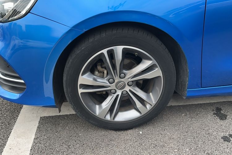 Used Geely Auto Binray 2018 14T CVT Binyi Edition Left Front Wheel Hub