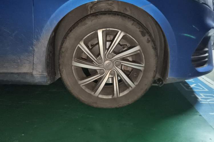 Used Geely Auto Binray 2018 14T CVT Colorful Edition Right Front Wheel Hub