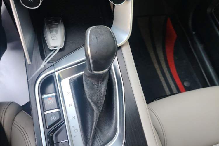 Used Geely Auto Binray 2018 14T CVT Binyi Edition Gear Lever