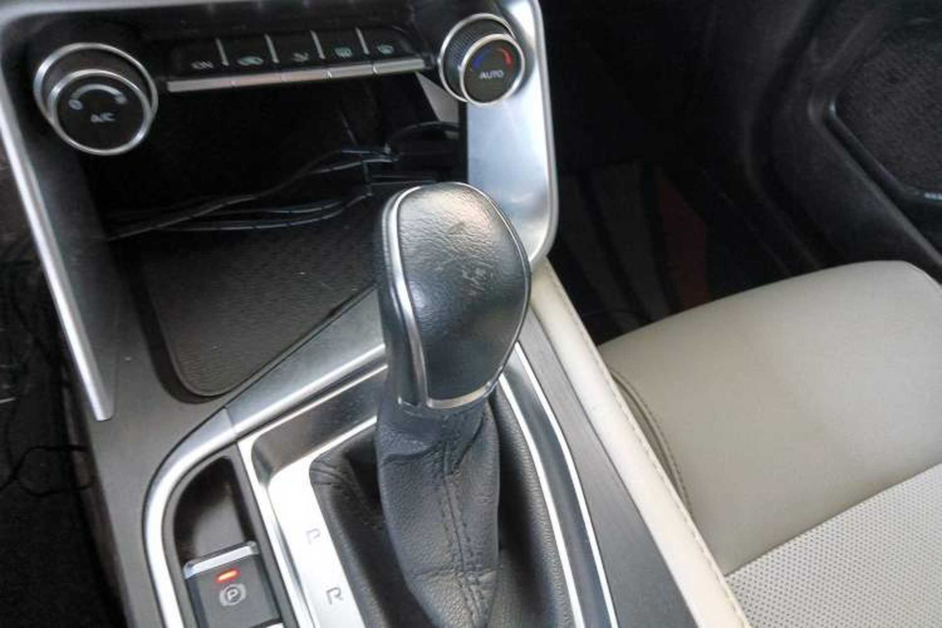 Used Geely Auto Binray 2018 14T CVT Binyi Edition Gear Lever