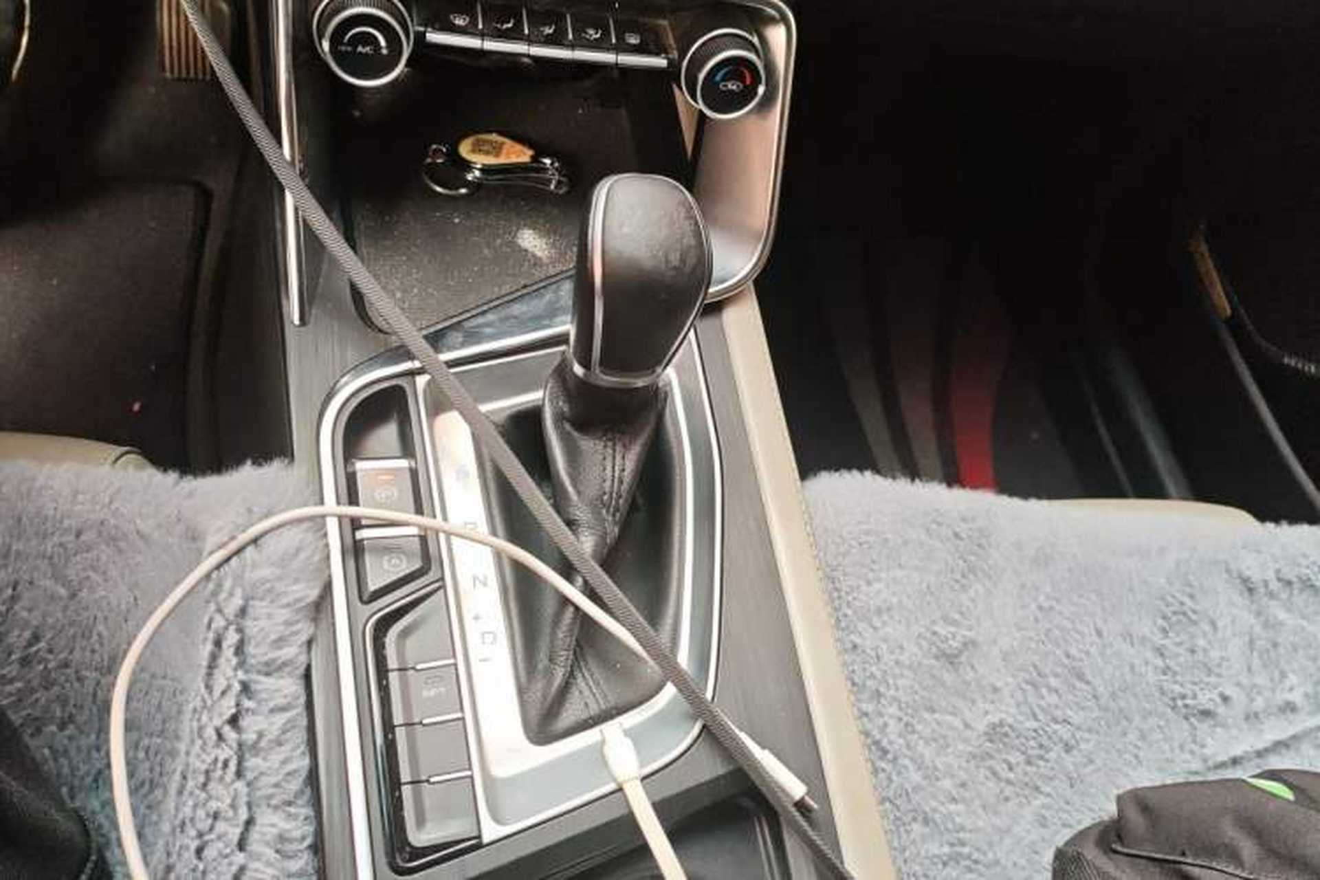 Used Geely Auto Binray 2018 14T CVT Colorful Edition Gear Lever