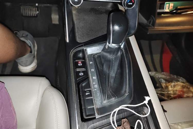 Used Geely Auto Binray 2018 14T CVT Binyi Edition Gear Lever