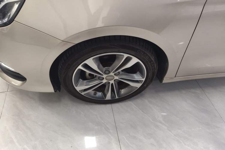 Used Geely Auto Binray 2018 14T CVT Binyi Edition Left Front Wheel Hub