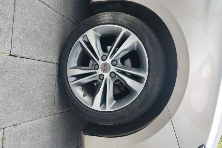 Used Geely Auto Binray 2018 14T CVT Binyi Edition Right Front Wheel Hub