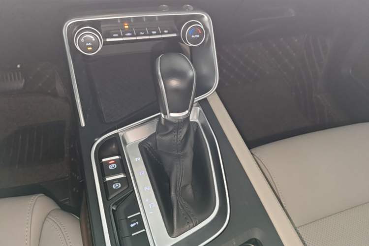 Used Geely Auto Binray 2018 14T CVT Binyi Edition Gear Lever