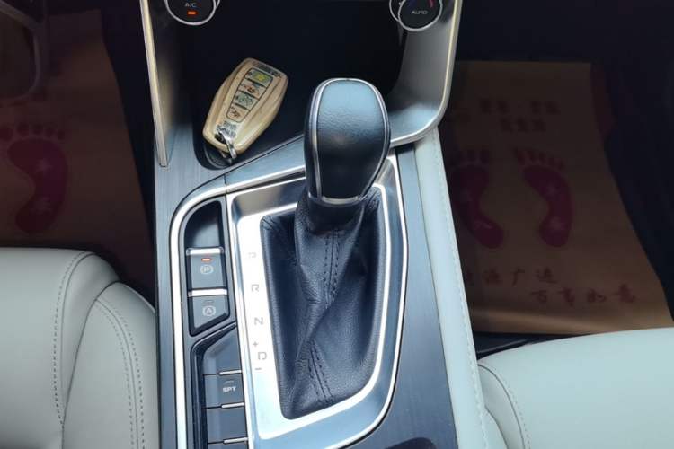 Used Geely Auto Binray 2018 14T CVT Binyi Edition Gear Lever