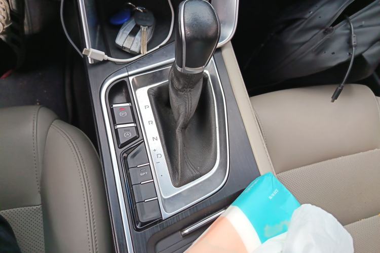 Used Geely Auto Binray 2018 14T CVT Binyi Edition Gear Lever