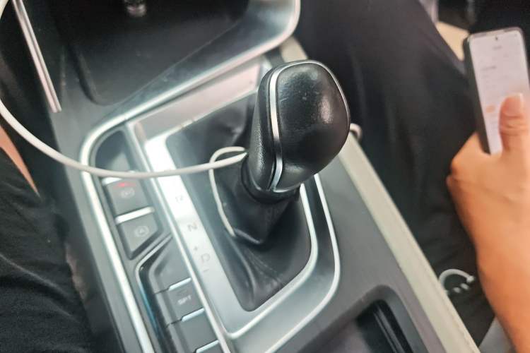 Used Geely Auto Binray 2018 14T CVT Colorful Edition Gear Lever