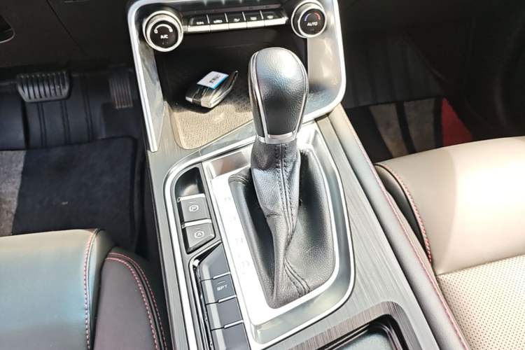 Used Geely Auto Binray 2018 14T CVT Binyi Edition Gear Lever