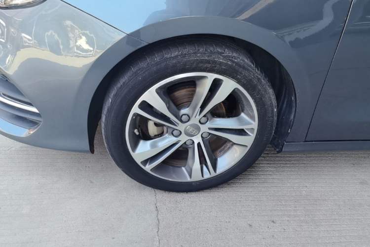 Used Geely Auto Binray 2018 14T CVT Binyi Edition Left Front Wheel Hub