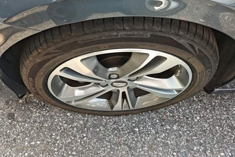 Used Geely Auto Binray 2018 14T CVT Binyi Edition Left Front Wheel Hub