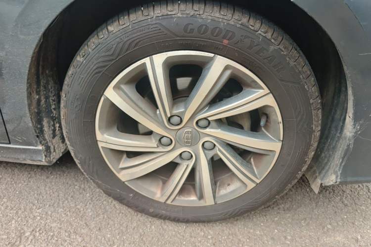 Used Geely Auto Binray 2018 14T CVT Colorful Edition Right Front Wheel Hub