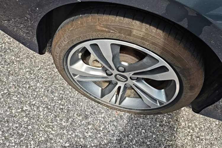 Used Geely Auto Binray 2018 14T CVT Binyi Edition Right Rear Wheel Hub