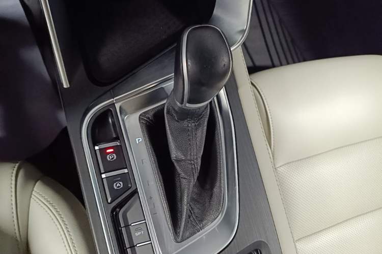 Used Geely Auto Binray 2018 14T CVT Binyi Edition Gear Lever