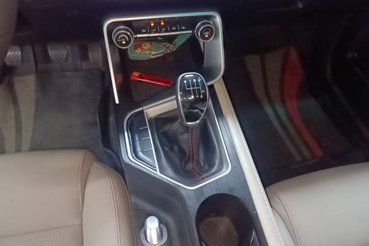 Used Geely Auto Binray 2018 14T Manual Colorful Edition Gear Lever