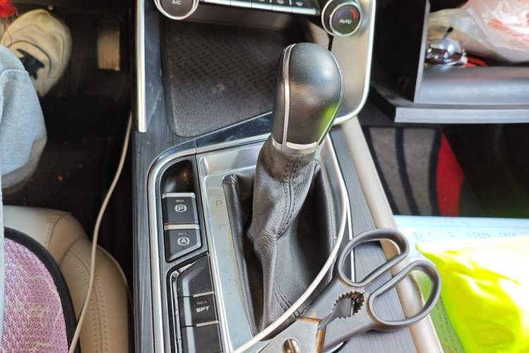 Used Geely Auto Binray 2018 14T CVT Binyi Edition Gear Lever