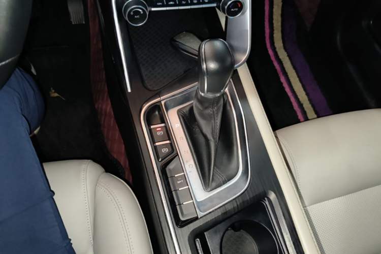 Used Geely Auto Binray 2018 14T CVT Binyi Edition Gear Lever