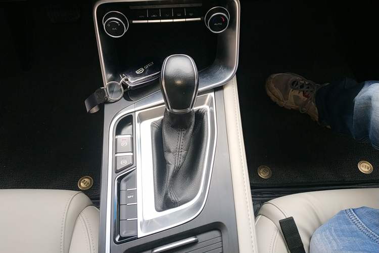 Used Geely Auto Binray 2018 14T CVT Binyi Edition Gear Lever