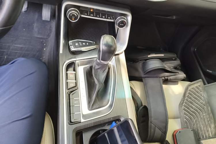 Used Geely Auto Binray 2018 14T CVT Binyi Edition Gear Lever