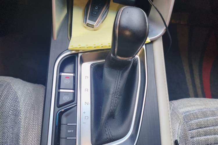 Used Geely Auto Binray 2018 14T CVT Binyi Edition Gear Lever