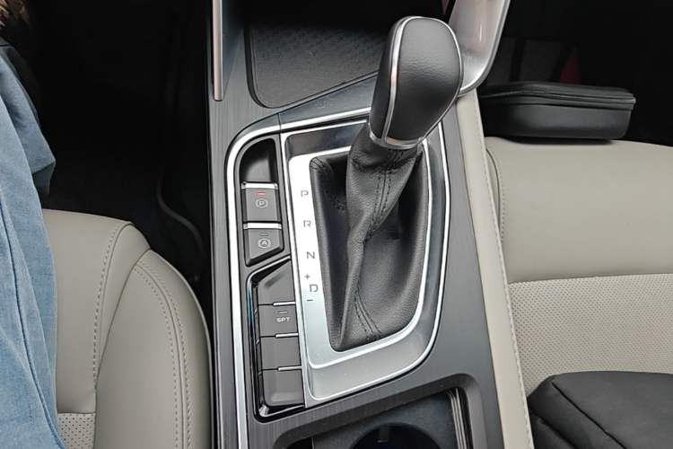 Used Geely Auto Binray 2018 14T CVT Colorful Edition Gear Lever