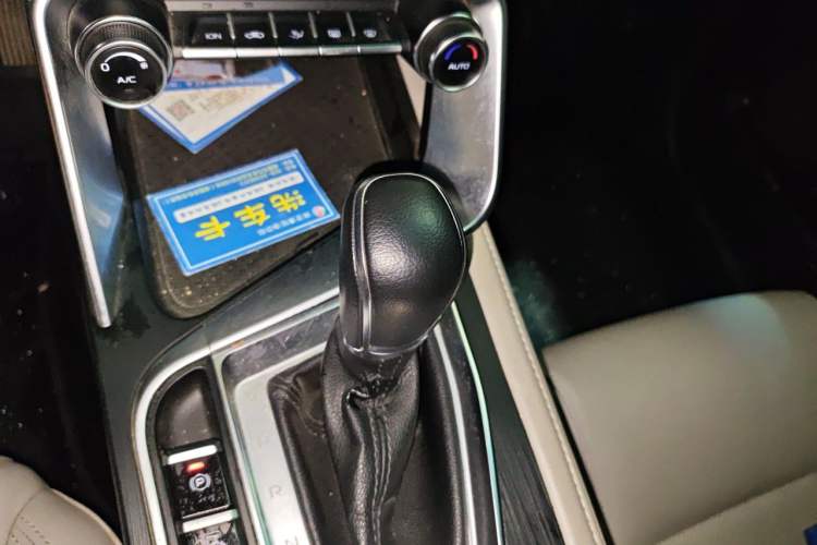 Used Geely Auto Binray 2018 14T CVT Binyi Edition Gear Lever
