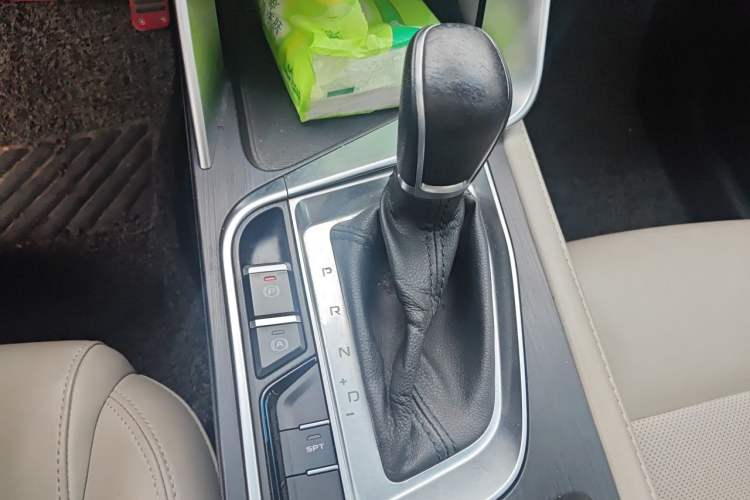 Used Geely Auto Binray 2018 14T CVT Binyi Edition Gear Lever