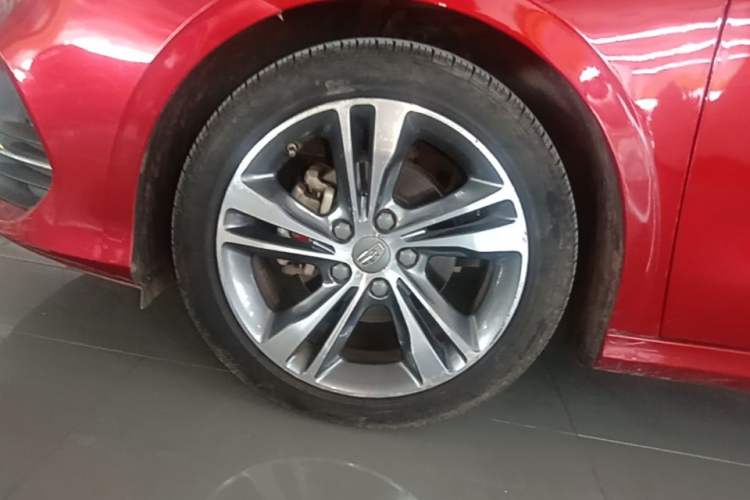 Used Geely Auto Binray 2018 14T CVT Binyi Edition Left Front Wheel Hub
